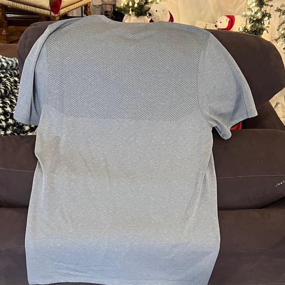 Gymshark Light Gray Short Sleeve Tee - Picture 3 of 3